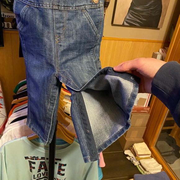 Boys Levi’s overall 24 months snaps - Picture 3 of 6